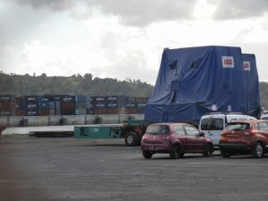 Les containers et le matériel EDM bloqués sur le port