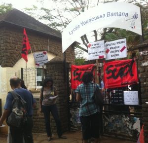 BLOCAGE LYCEE MAMOUDZOU 4 NOVEMBRE