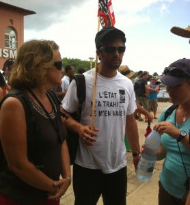 Le T-shirt porté par les manifestants : "L'Etat m'a trahi, je m'en vais"