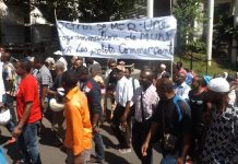 Colère des commerçants : «Des centaines de containers bloqués au port»