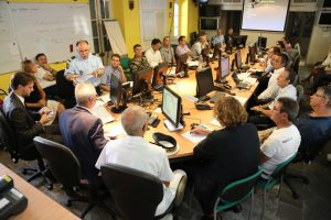 Visite du ministre au centre opérationnel de préfecture (COP) à Saint-Denis. (Crédit photo : préfecture de La Réunion)