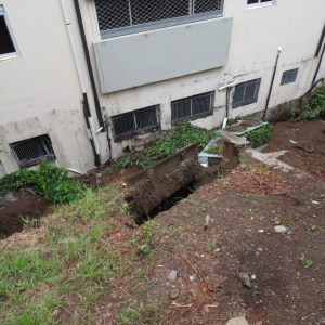 Effondrement du mur de soutènement du bâtiment du Conseil général lors d'un épisode de fortes pluies