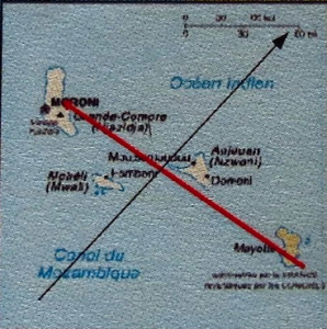 L'alignement des îles est perpendiculaire à celui de la plaque océanique (en noir)