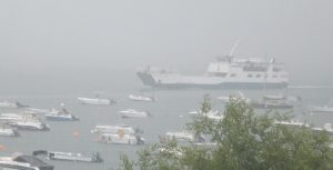 FORTES PLUIES SUR LA BARGE