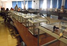 Bulletins, urnes et informatisation: les mairies préparent les élections