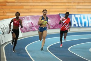 Myriam Mlazahahe, à gauche, en plein effort sur un 200m