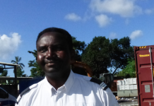 Une arrestation en tenue d’apparat