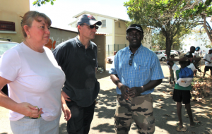 Avec le Commissaire Scapin et le capitaine Chamassi lors d'un nettoyage de quartier