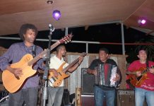 Accordéon, guitare et saxo pour le lancement du Maore Jazz