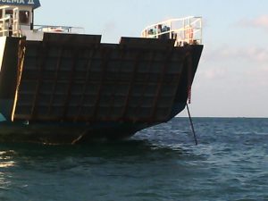 La barge ancrée ce mercredi après midi