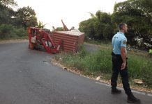 Un spectaculaire accident paralyse la circulation au sud de Mamoudzou