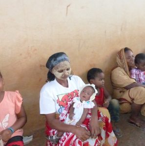 File d'attente à l'école de Koungou Plateau