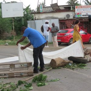 En novembre 2013, des barrages avaient été érigés à Chirongui lors de violence entre jeunes