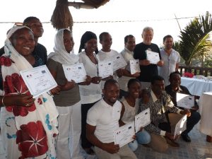 L'ensemble des participants avec leur certificat après ce stage de formation