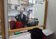 Cazeneuve visite le service «étrangers» de la préfecture