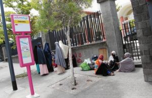 Communauté de Papa Sané: Nouvelle manifestation des jeunes femmes cette fois-ci devant le tribunal (Photo: JIR)