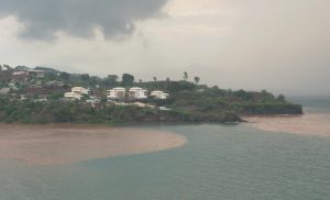 La pluie emporte la terre jusque dans le lagon comme ici, en novembre 2015