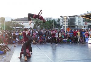 Lil stylz fait le show sur la place de la République, en décembre 2015