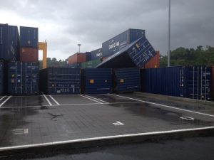 Chute d'un container au port