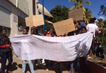 Des étudiants manifestent pour «plus de professionnalisme» dans la gestion des bourses