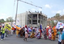 Le rond-point SFR bloqué par les grévistes