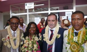 Frédéric Veau présent à Koungou à l'invitation d'Assani Saindou Bamcolo (à droite)