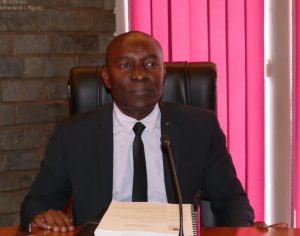 Issa Issa Abdou lors de la séance plénière du 28 février