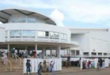 La rentrée scolaire sécurisée, annonce le gouvernement, qui est attendu sur "l'après"