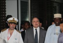 Le ministre de l’Intérieur est arrivé à Mayotte pour "vérifier que les engagements du plan Cazeneuve sont tenus"