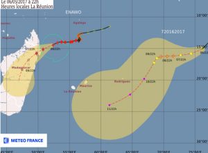 La trajectoire d'Enawo et déjà, le système suivant se forme