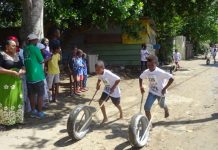 Les 300 premiers jeunes athlètes des courses de pneus 2017 dans les rues de Mzouazia