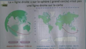 Rapporter sur une carte, la route la plus courte prend la forme d'une courbe