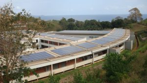 Des panneaux photovoltaïques sur le collège de Koungou