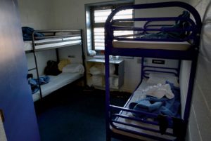 Une chambre dans un CRA visité par la rapporteure (Photo: CGLPL)