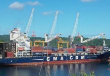 Des salariés de MCG en grève continuent de bloquer le port et empêchent de décharger un bateau