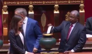 Le député de Mayotte Mansour Kamardine lors du vote pour la présidence de l'Assemblée nationale le 27 juin 2017 (Archives JDM)