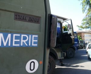 Sept camions de gendarmes postés en réserve à Mamoudzou