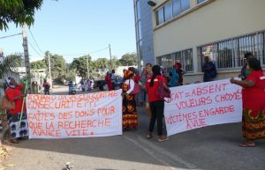 Les habitants de Chiconi devant le tribunal ce mercredi 21 juin