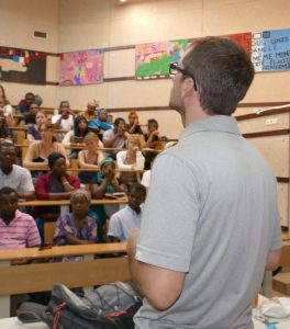 Discussions entre enseignants pour trouver les meilleures pistes