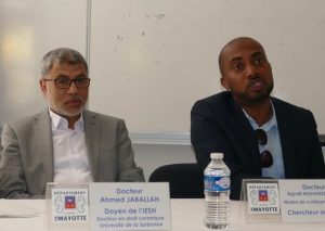 Lors de la conférence de presse, le débat a déjà été lancé avec Ahmed Jaballah et Bajrafil Mohamed-Soyir 