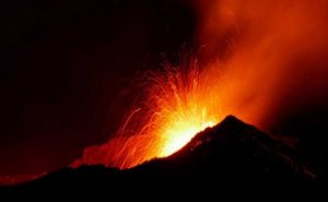 Le Piton de la Fournaise au 6e jour d'éruption (Photo: JIR)