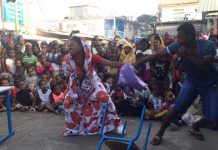 Plus de 120 jeunes de Kawéni sensibilisés aux risques d’inondation par le théâtre