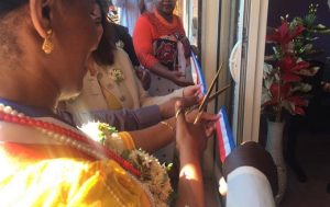 Anchya Bamana, la maire de Sada, coupe le ruban du nouveau local du CCAS de Sada