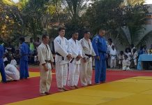 Des judokas mahorais offrent 70kg de kimonos à des clubs malgaches