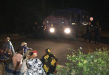 La gendarmerie débloque le dépôt Total de Longoni, 10 camions-citernes quittent les lieux