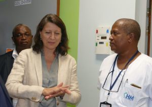 Mansour Kamardine (à gauche), a accompagné la visite de la ministre Agnès Buzyn