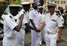 Les marines kényane et françaises en manoeuvre à Mayotte