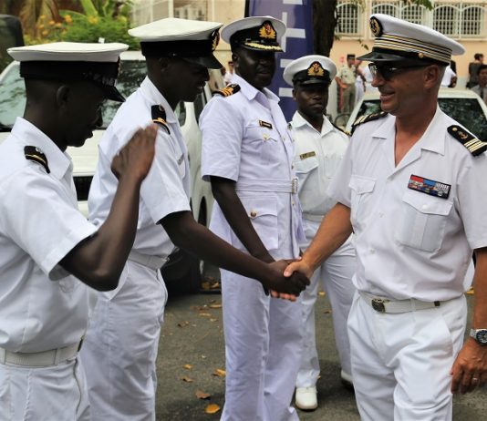 Les marines kényane et françaises en manoeuvre à Mayotte