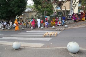 Barrage de la route devant le CHM