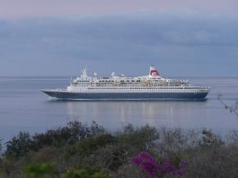 La croisière intègre les produits combinés entre les îles de la région